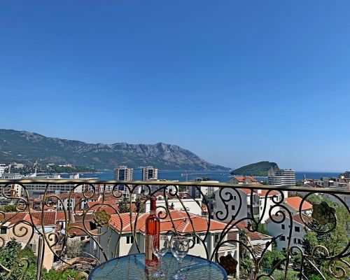 История про наш апартамент №8 с видом на море в Будве